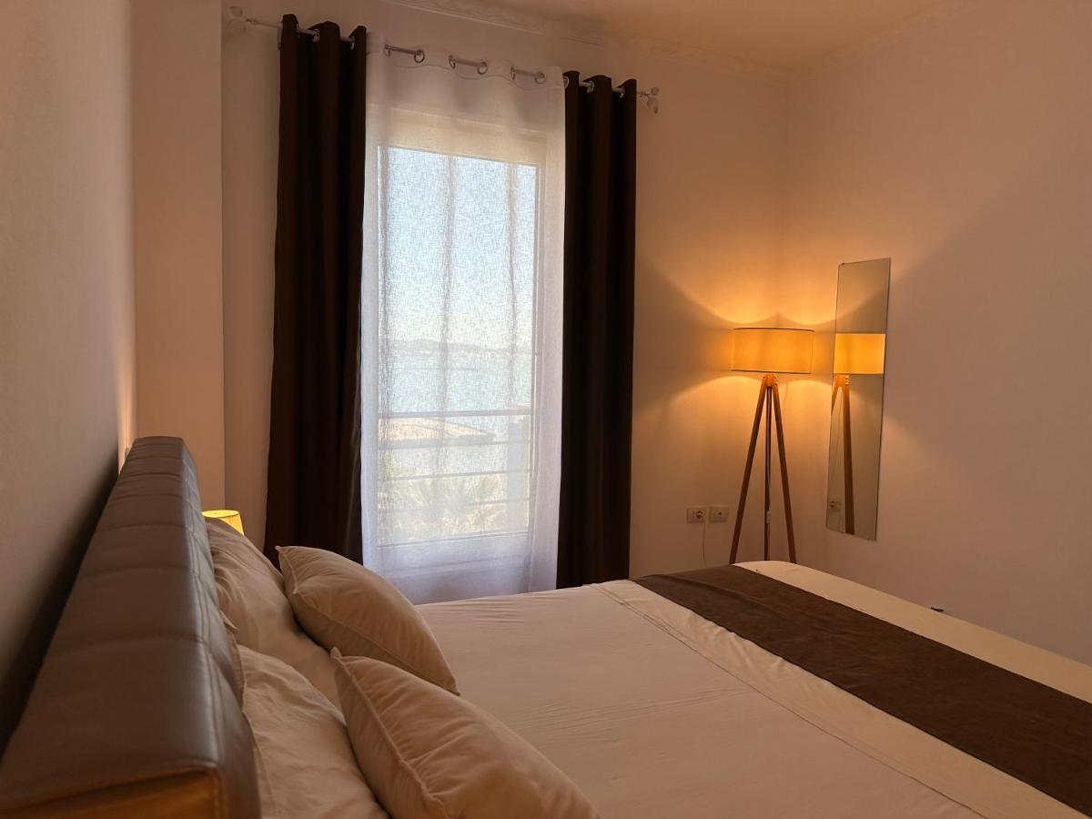 Front Superior Apartament