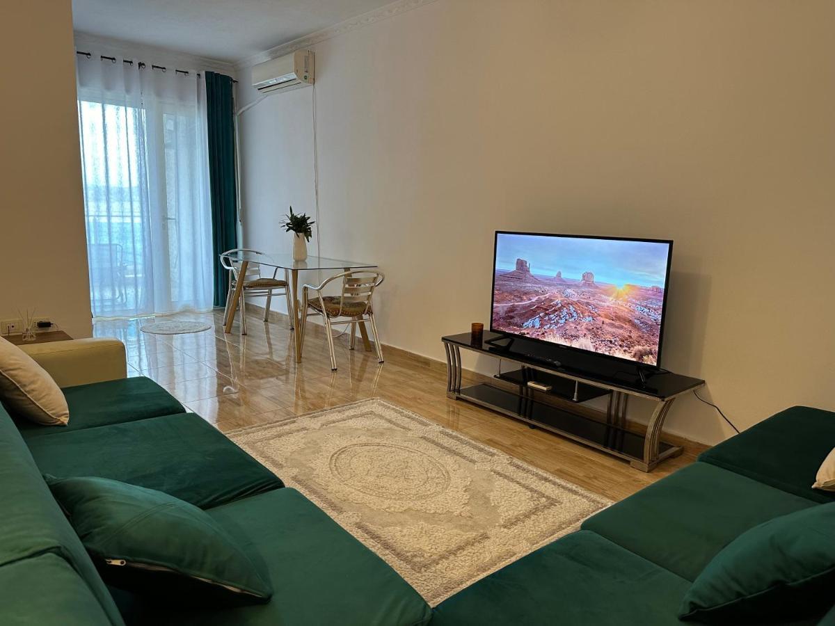 Front Superior Apartament *
